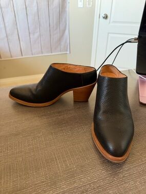Poppy Barley The Heeled Mule in Black Pebbled Leather Size 8